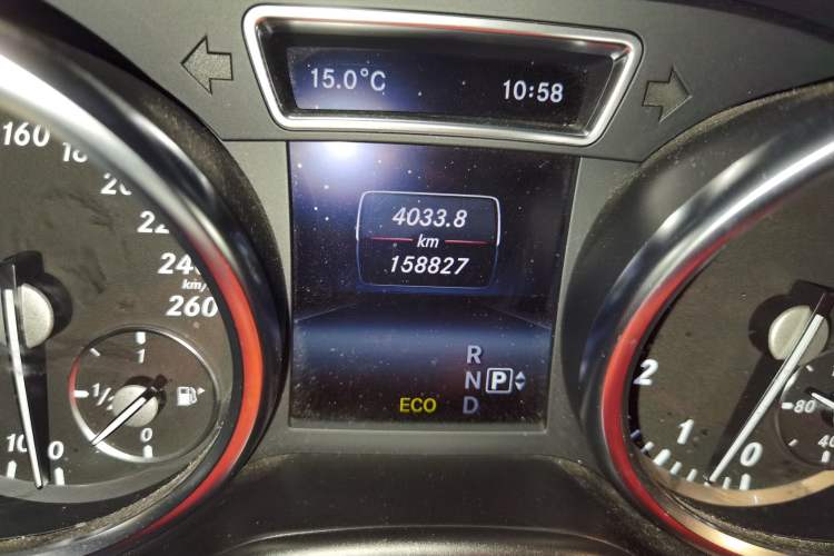Used Mercedes-Benz GL-Class 2014 GL 400 4MATIC Dynamic Model Odometer Close Up