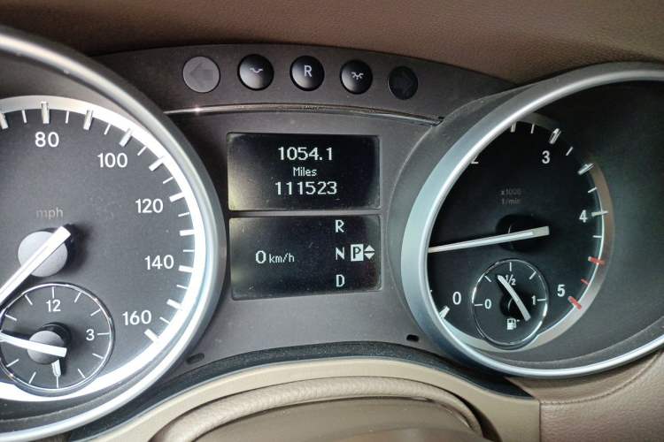 Used Mercedes-Benz GL-Class 2014 GL 350 CDI 4MATIC Odometer Close Up
