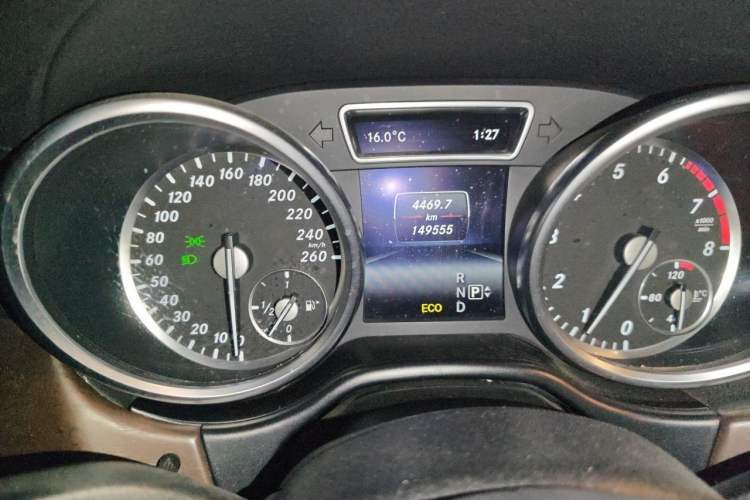 Used Mercedes-Benz GL-Class 2014 GL 400 4MATIC Luxury Model Odometer Close Up
