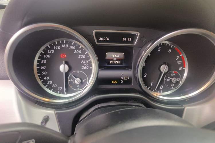Used Mercedes-Benz GL-Class 2014 GL 400 4MATIC Dynamic Model Odometer Close Up