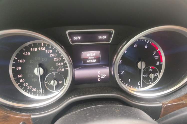 Used Mercedes-Benz GL-Class 2014 GL 400 4MATIC Dynamic Model Odometer Close Up