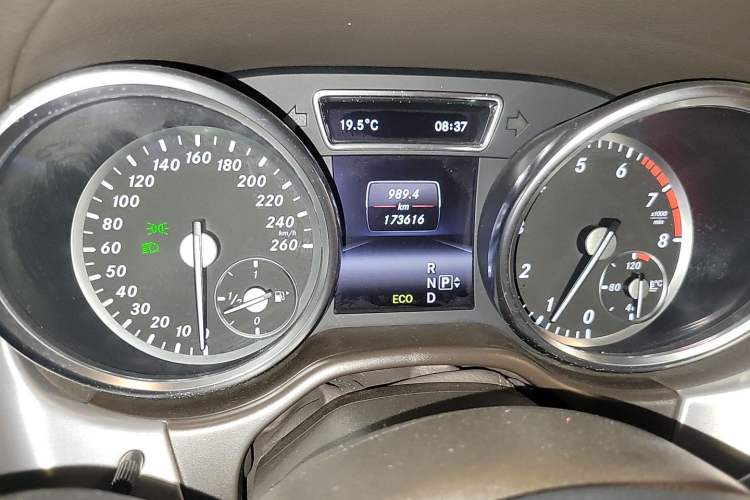 Used Mercedes-Benz GL-Class 2014 GL 400 4MATIC Dynamic Model Odometer Close Up