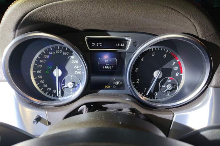 Used Mercedes-Benz GL-Class 2014 GL 400 4MATIC Dynamic Model Odometer Close Up
