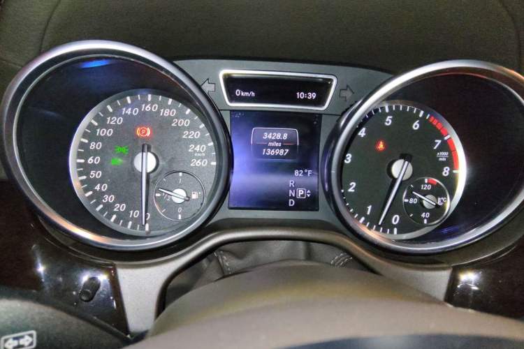 Used Mercedes-Benz GL-Class  Odometer Close Up