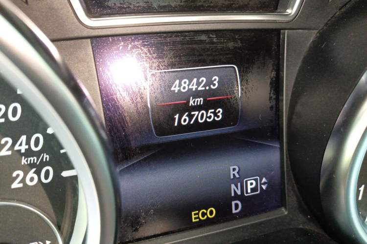 Used Mercedes-Benz GL-Class 2014 GL 400 4MATIC Dynamic Model Odometer Close Up