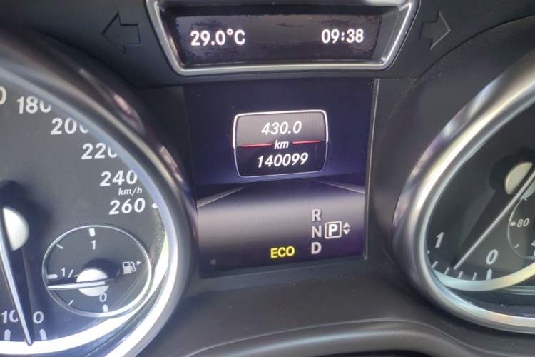 Used Mercedes-Benz GL-Class 2014 GL 350 CDI 4MATIC Odometer Close Up