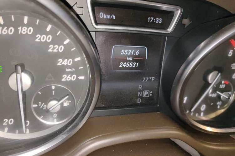 Used Mercedes-Benz GL-Class  Odometer Close Up