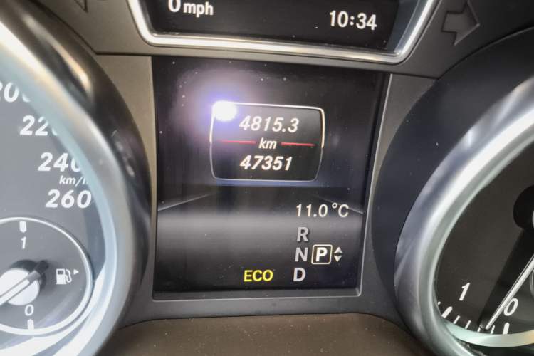 Used Mercedes-Benz GL-Class 2014 GL 400 4MATIC Dynamic Model Odometer Close Up