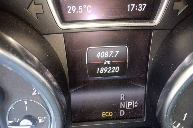 Used Mercedes-Benz GL-Class 2014 GL 400 4MATIC Luxury Model Odometer Close Up