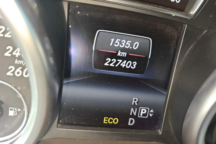 Used Mercedes-Benz GL-Class 2014 GL 350 CDI 4MATIC Odometer Close Up