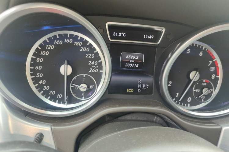 Used Mercedes-Benz GL-Class 2014 GL 400 4MATIC Dynamic Model Odometer Close Up