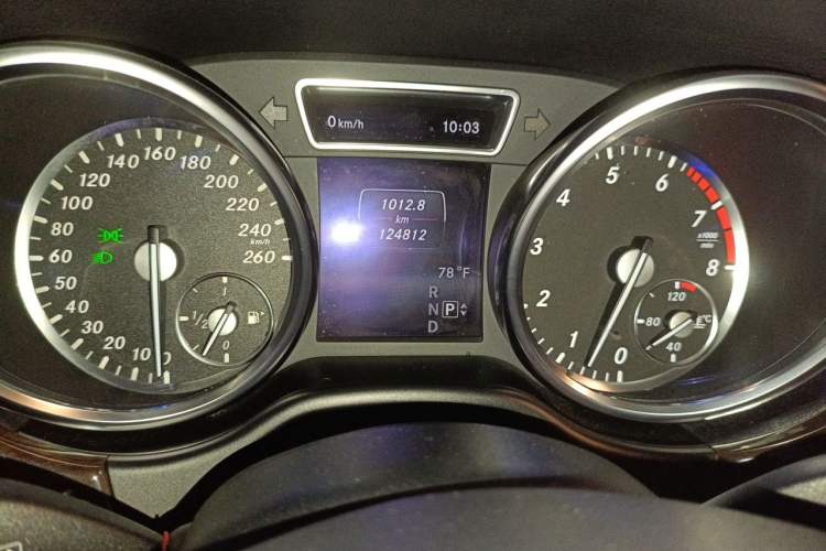 Used Mercedes-Benz GL-Class  Odometer Close Up