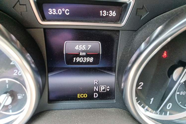Used Mercedes-Benz GL-Class  Odometer Close Up