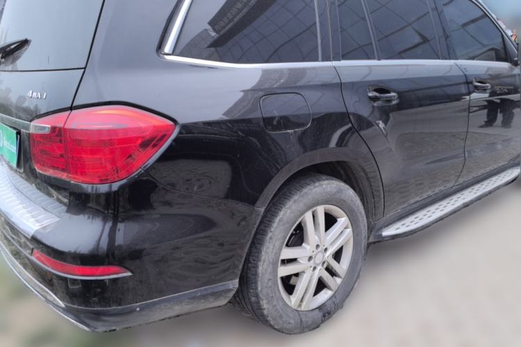 Used Mercedes-Benz GL-Class 2014 GL 400 4MATIC Dynamic Model Rear Right 45 Deg