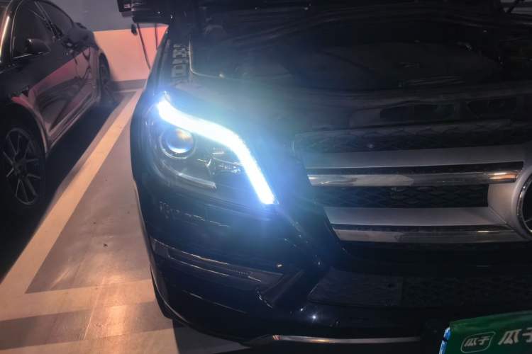 Used Mercedes-Benz GL-Class 2014 GL 350 CDI 4MATIC Right Front Headlight
