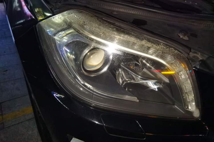 Used Mercedes-Benz GL-Class 2014 GL 400 4MATIC Dynamic Model Right Front Headlight