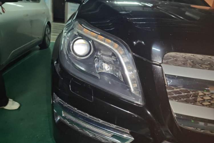 Used Mercedes-Benz GL-Class 2014 GL 400 4MATIC Luxury Model Right Front Headlight
