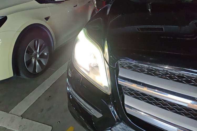 Used Mercedes-Benz GL-Class 2014 GL 400 4MATIC Dynamic Model Right Front Headlight