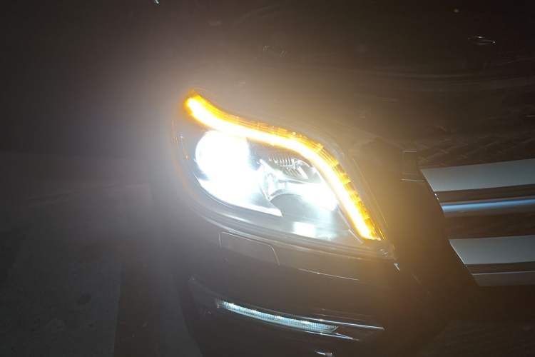 Used Mercedes-Benz GL-Class 2014 GL 350 CDI 4MATIC Right Front Headlight