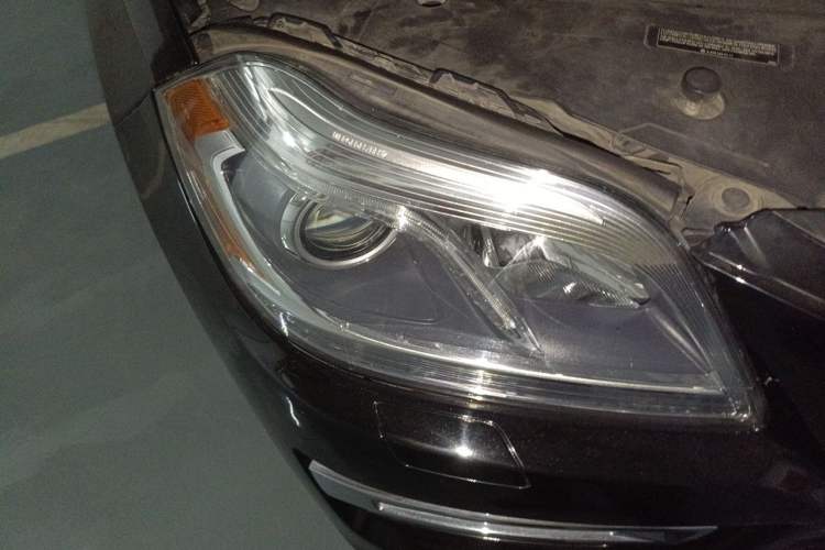 Used Mercedes-Benz GL-Class  Right Front Headlight