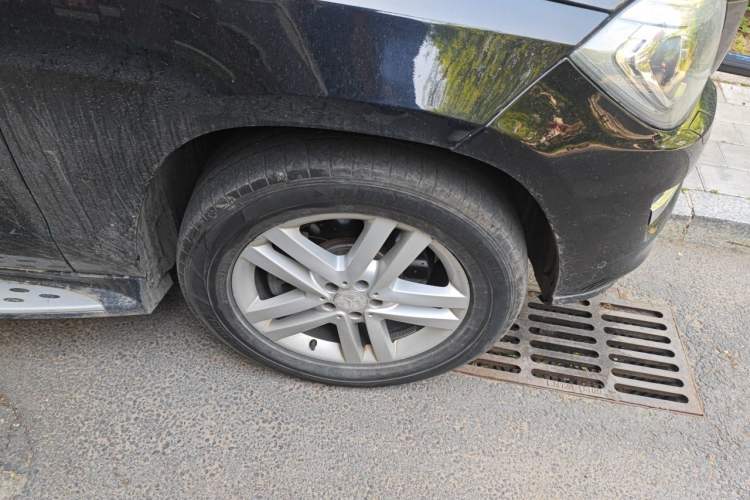 Used Mercedes-Benz GL-Class 2014 GL 400 4MATIC Dynamic Model Right Front Wheel Hub