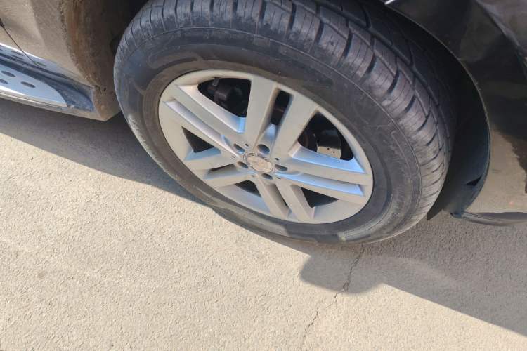Used Mercedes-Benz GL-Class 2014 GL 400 4MATIC Dynamic Model Right Front Wheel Hub