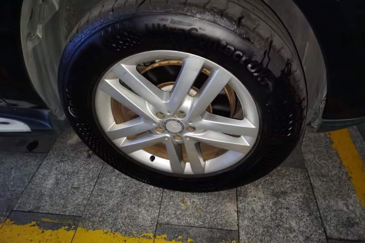 Used Mercedes-Benz GL-Class 2014 GL 400 4MATIC Dynamic Model Right Front Wheel Hub