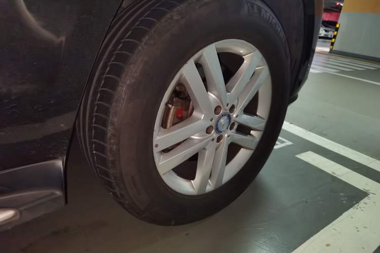Used Mercedes-Benz GL-Class 2014 GL 400 4MATIC Dynamic Model Right Front Wheel Hub