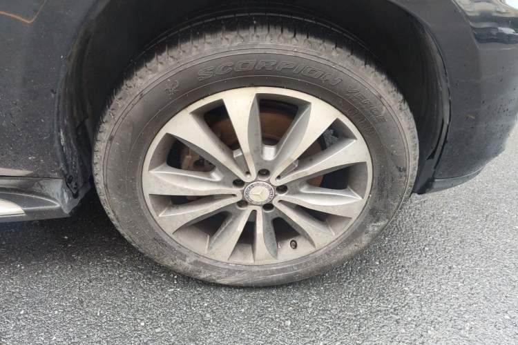 Used Mercedes-Benz GL-Class  Right Front Wheel Hub