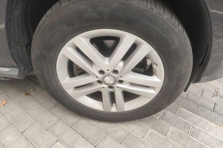 Used Mercedes-Benz GL-Class 2014 GL 400 4MATIC Dynamic Model Right Front Wheel Hub
