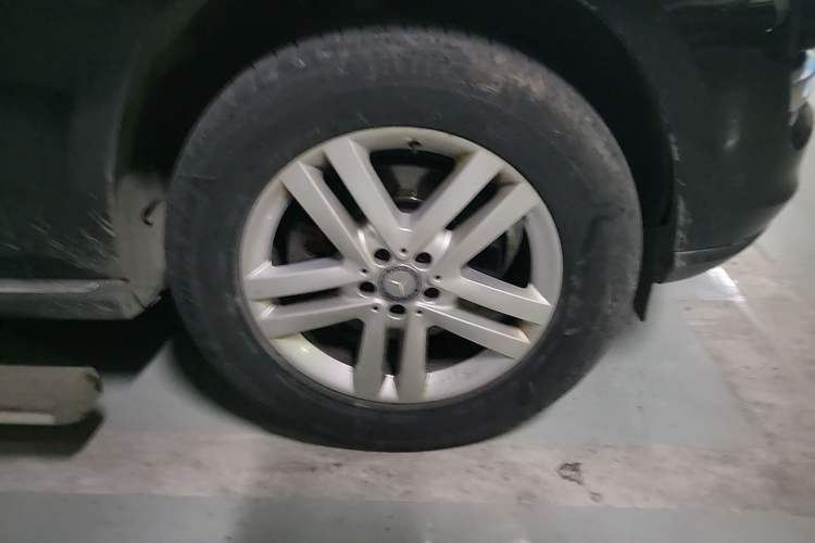 Used Mercedes-Benz GL-Class 2014 GL 400 4MATIC Dynamic Model Right Front Wheel Hub