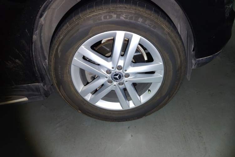 Used Mercedes-Benz GL-Class 2014 GL 400 4MATIC Dynamic Model Right Front Wheel Hub