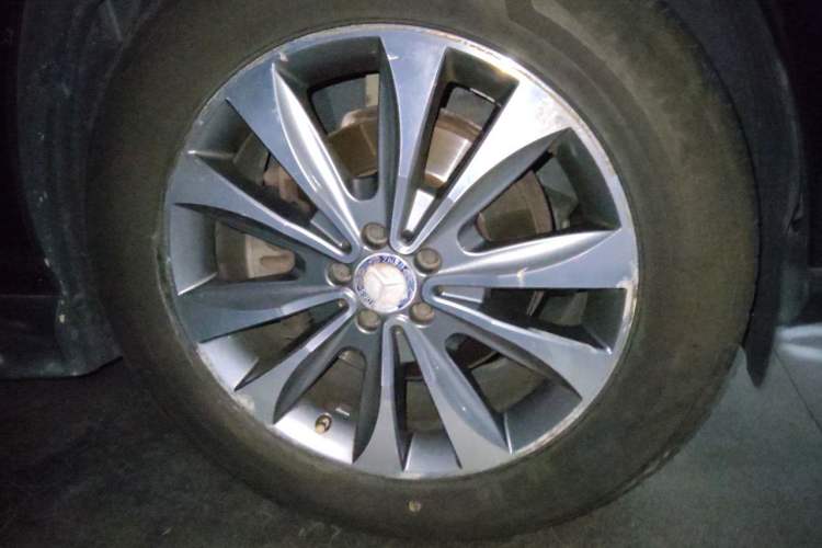 Used Mercedes-Benz GL-Class  Right Front Wheel Hub