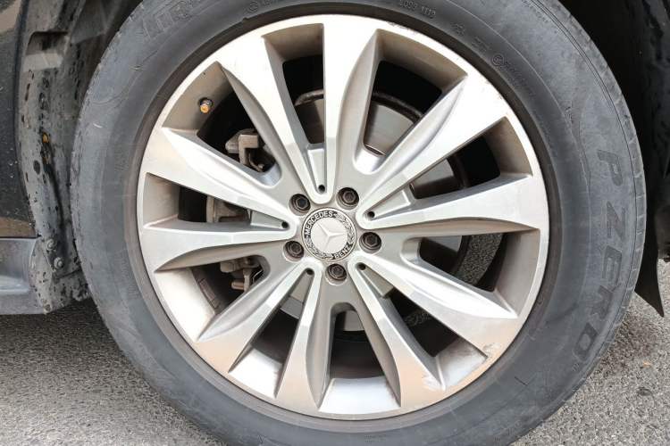 Used Mercedes-Benz GL-Class 2014 GL 400 4MATIC Dynamic Model Right Front Wheel Hub