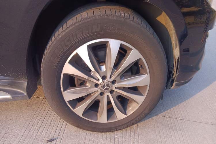 Used Mercedes-Benz GL-Class 2014 GL 400 4MATIC Luxury Model Right Front Wheel Hub