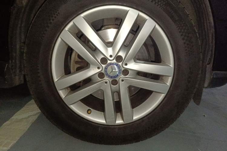 Used Mercedes-Benz GL-Class  Right Front Wheel Hub