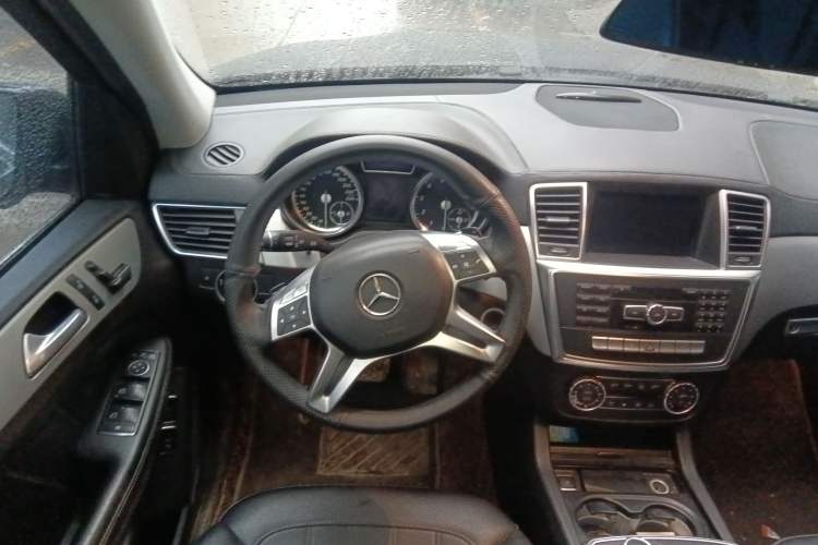 Used Mercedes-Benz GL-Class 2014 GL 400 4MATIC Dynamic Model Steering Wheel