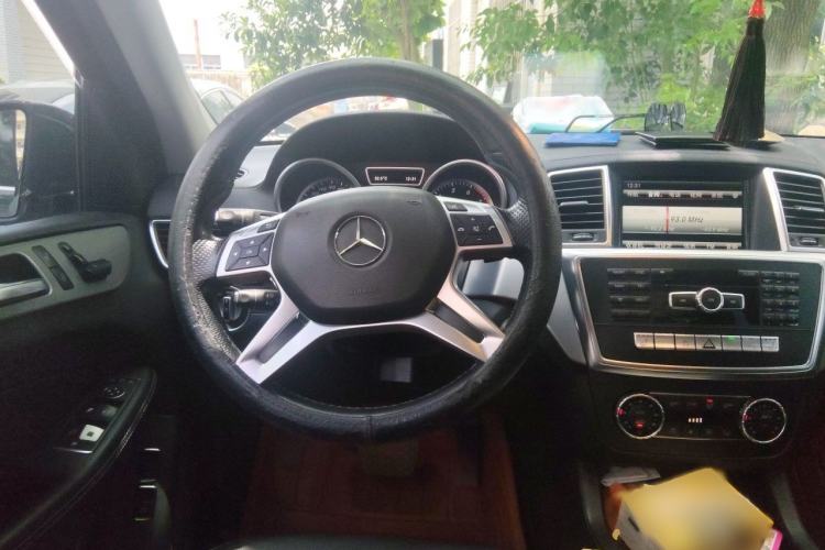 Used Mercedes-Benz GL-Class 2014 GL 400 4MATIC Dynamic Model Steering Wheel
