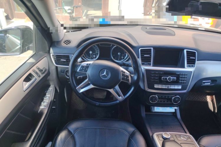 Used Mercedes-Benz GL-Class 2014 GL 400 4MATIC Dynamic Model Steering Wheel