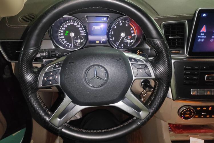 Used Mercedes-Benz GL-Class 2014 GL 400 4MATIC Dynamic Model Steering Wheel