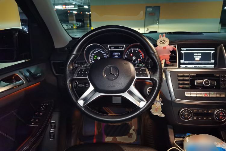 Used Mercedes-Benz GL-Class 2014 GL 400 4MATIC Dynamic Model Steering Wheel