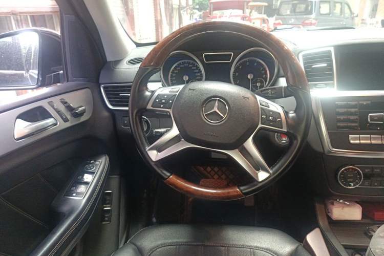Used Mercedes-Benz GL-Class 2014 GL 400 4MATIC Dynamic Model Steering Wheel