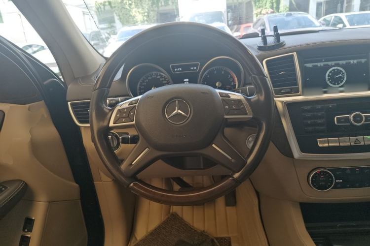 Used Mercedes-Benz GL-Class 2014 GL 400 4MATIC Luxury Model Steering Wheel