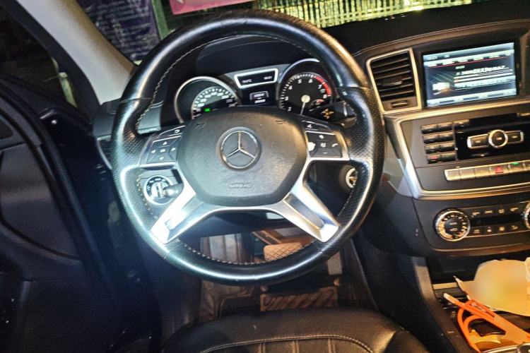 Used Mercedes-Benz GL-Class 2014 GL 400 4MATIC Dynamic Model Steering Wheel