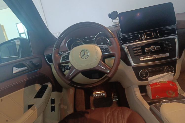 Used Mercedes-Benz GL-Class 2014 GL 400 4MATIC Dynamic Model Steering Wheel