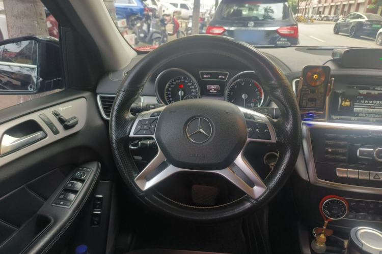 Used Mercedes-Benz GL-Class 2014 GL 400 4MATIC Dynamic Model Steering Wheel