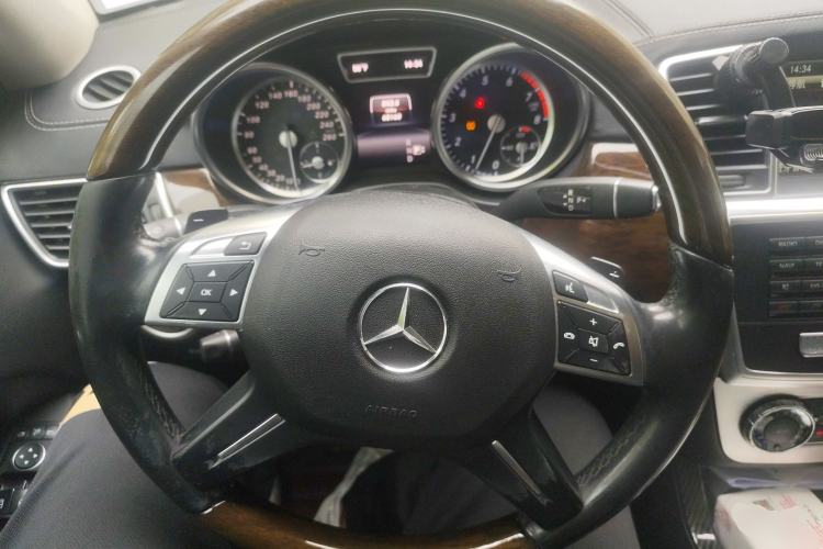 Used Mercedes-Benz GL-Class 2014 GL 400 4MATIC Dynamic Model Steering Wheel