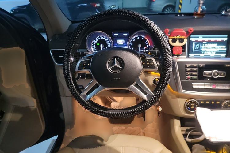 Used Mercedes-Benz GL-Class 2014 GL 400 4MATIC Dynamic Model Steering Wheel