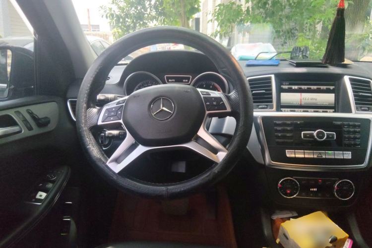 Used Mercedes-Benz GL-Class 2014 GL 400 4MATIC Dynamic Model Steering Wheel