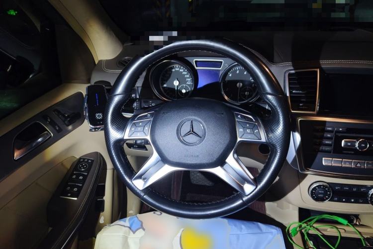 Used Mercedes-Benz GL-Class 2014 GL 400 4MATIC Dynamic Model Steering Wheel